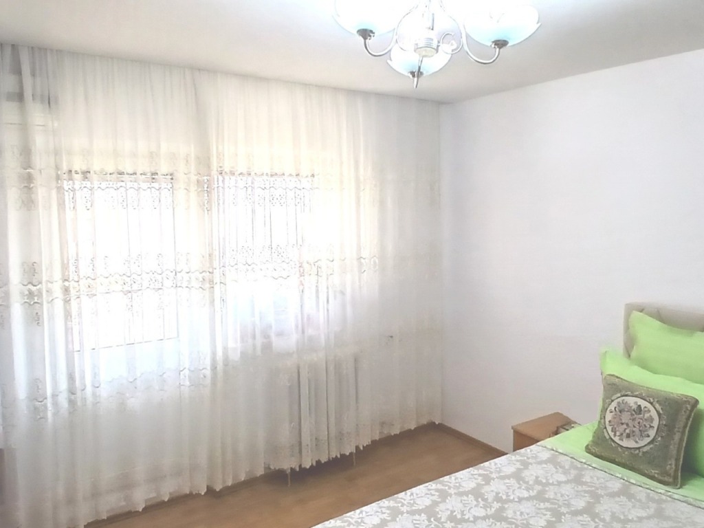 Apartament 3 camere, renovat, decomandat, etaj 5/8