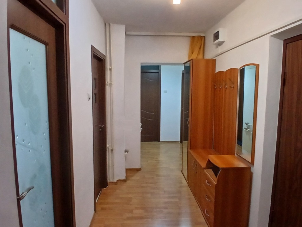 Apartament 3 camere, renovat, decomandat, etaj 5/8