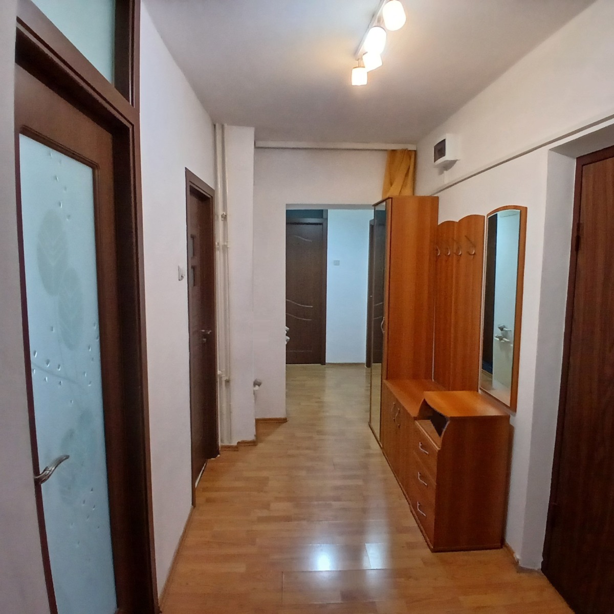 Apartament 3 camere, renovat, decomandat, etaj 5/8