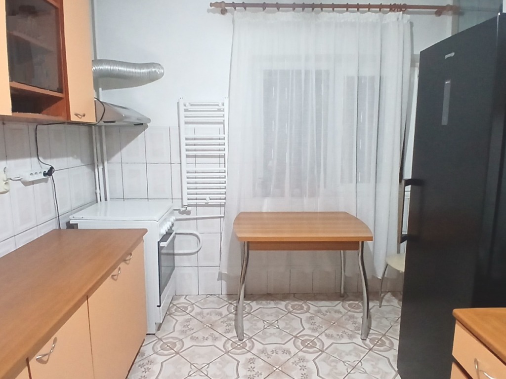 Apartament 3 camere, renovat, decomandat, etaj 5/8