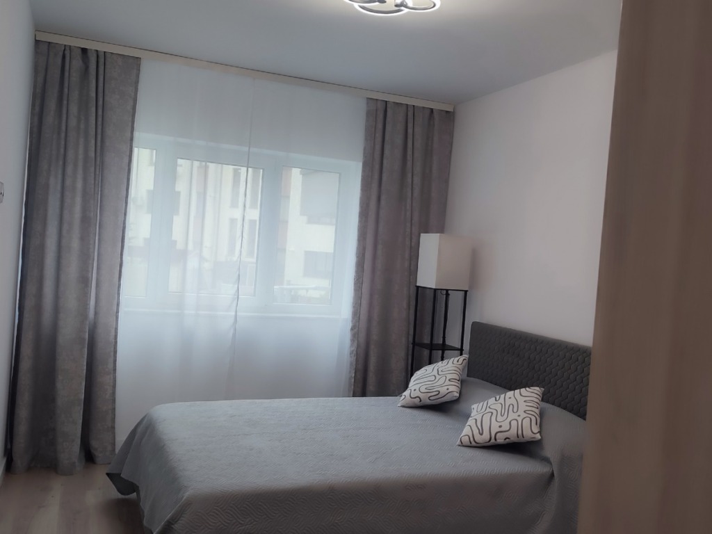 Închiriez apartament