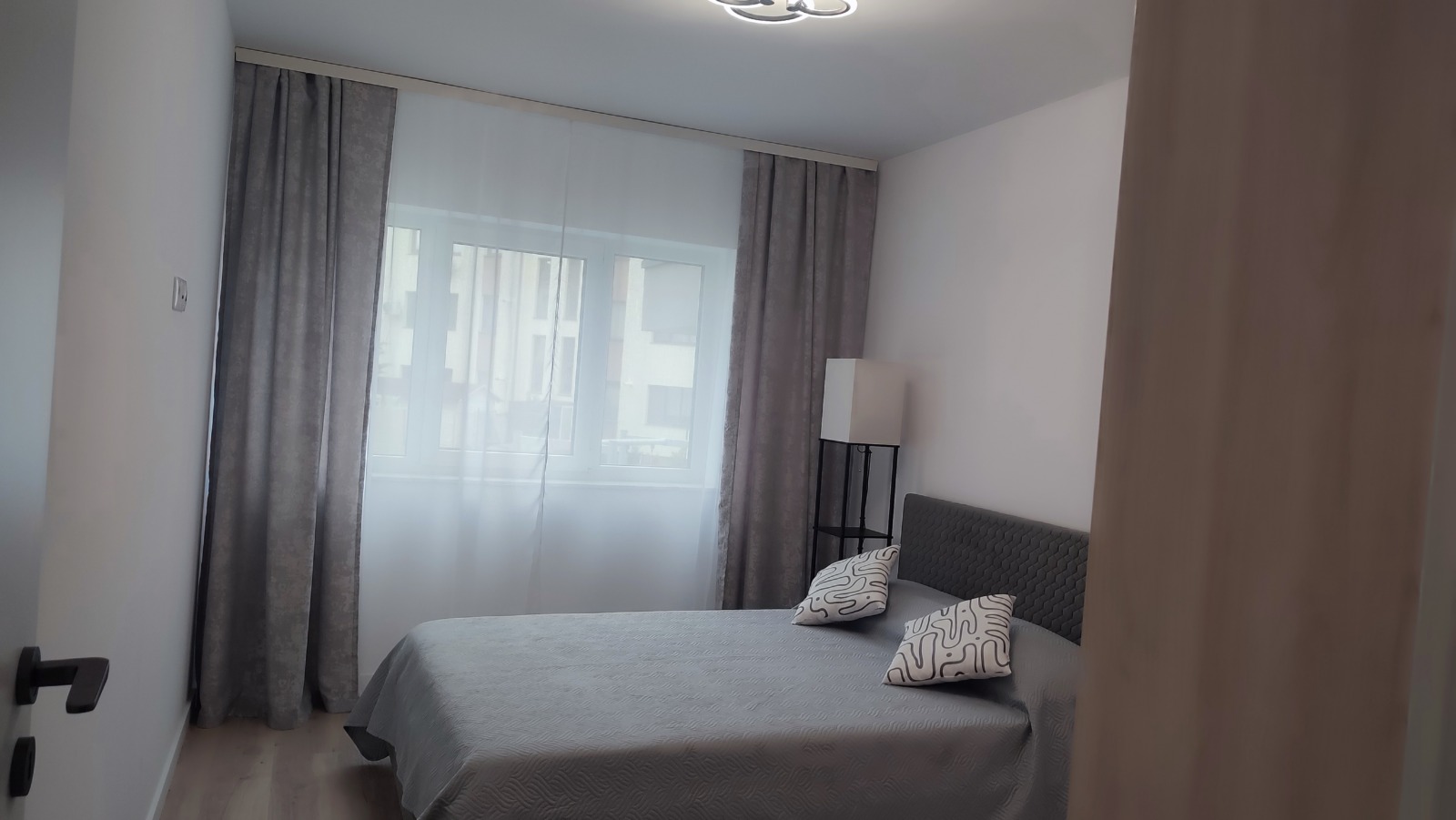 Închiriez apartament