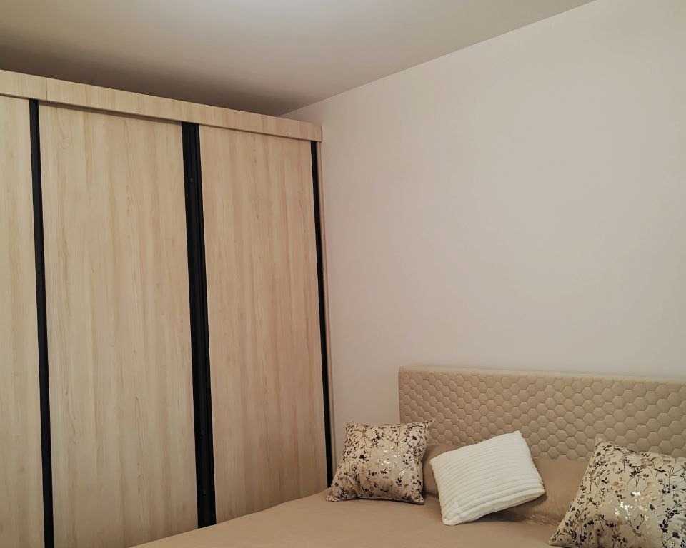 Închiriez apartament