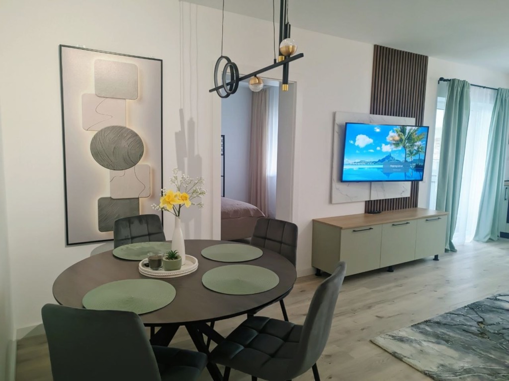 Închiriez apartament