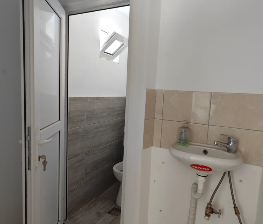 Spatiu comercial 50mp Blejesti central nou renovat
