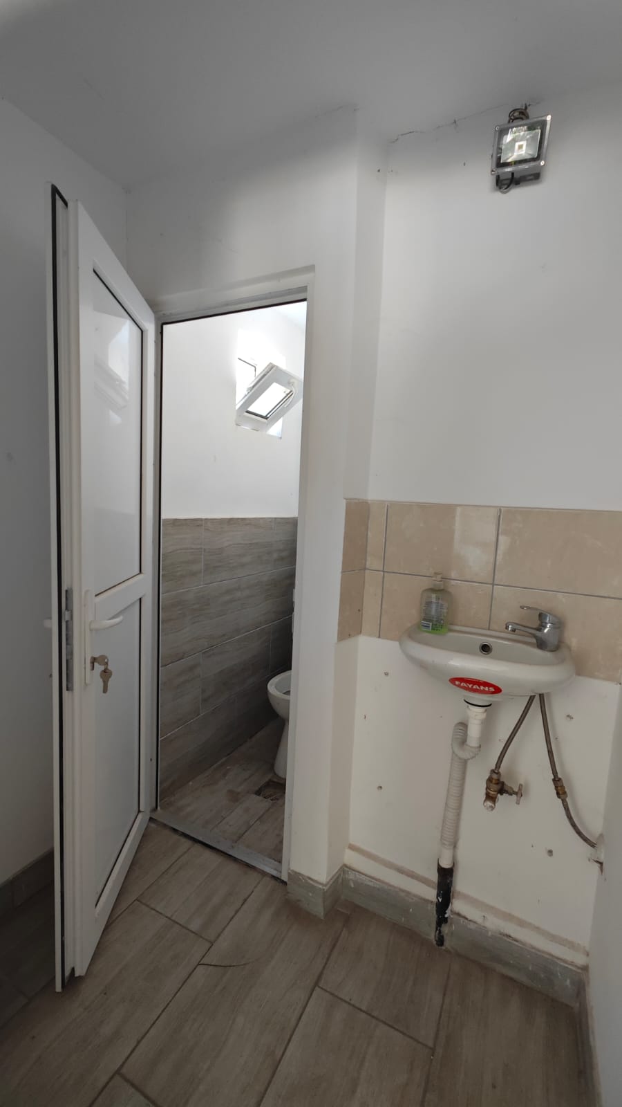Spatiu comercial 50mp Blejesti central nou renovat