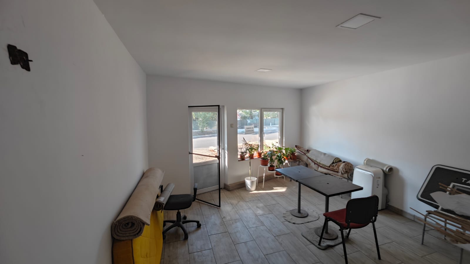 Spatiu comercial 50mp Blejesti central nou renovat