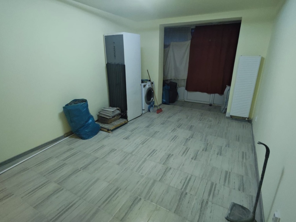 Spatiu comercial apartament parter 45m decomandat