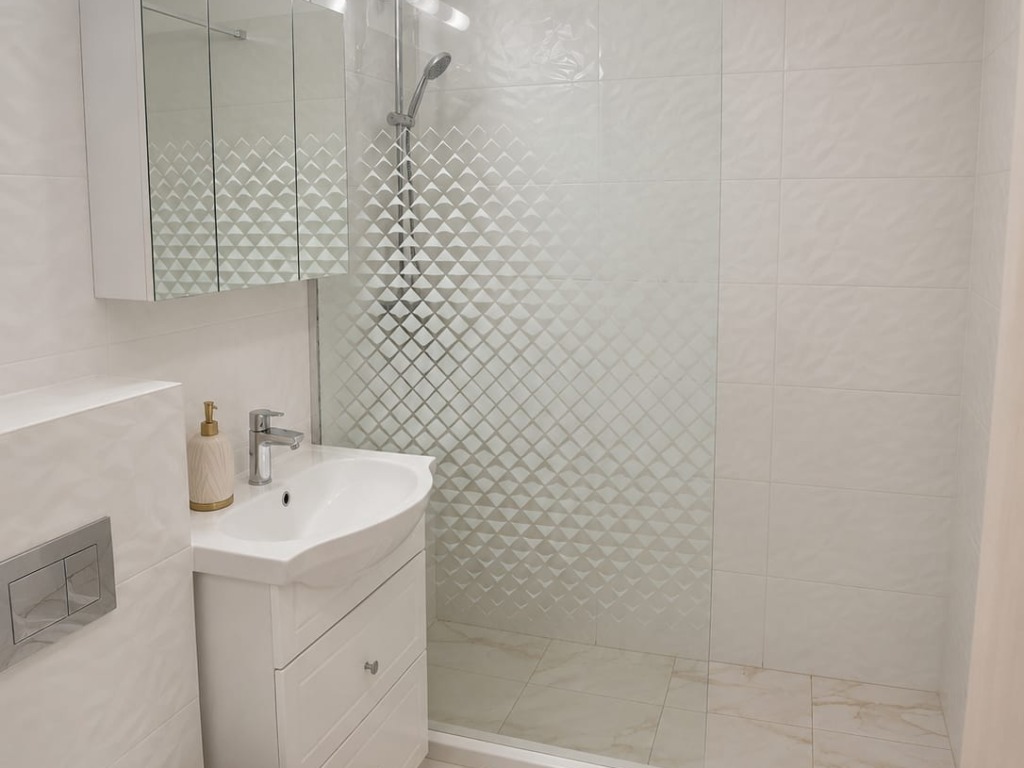 Ap 4 cam 100 mp, renovat, bloc 1989 reabilitat