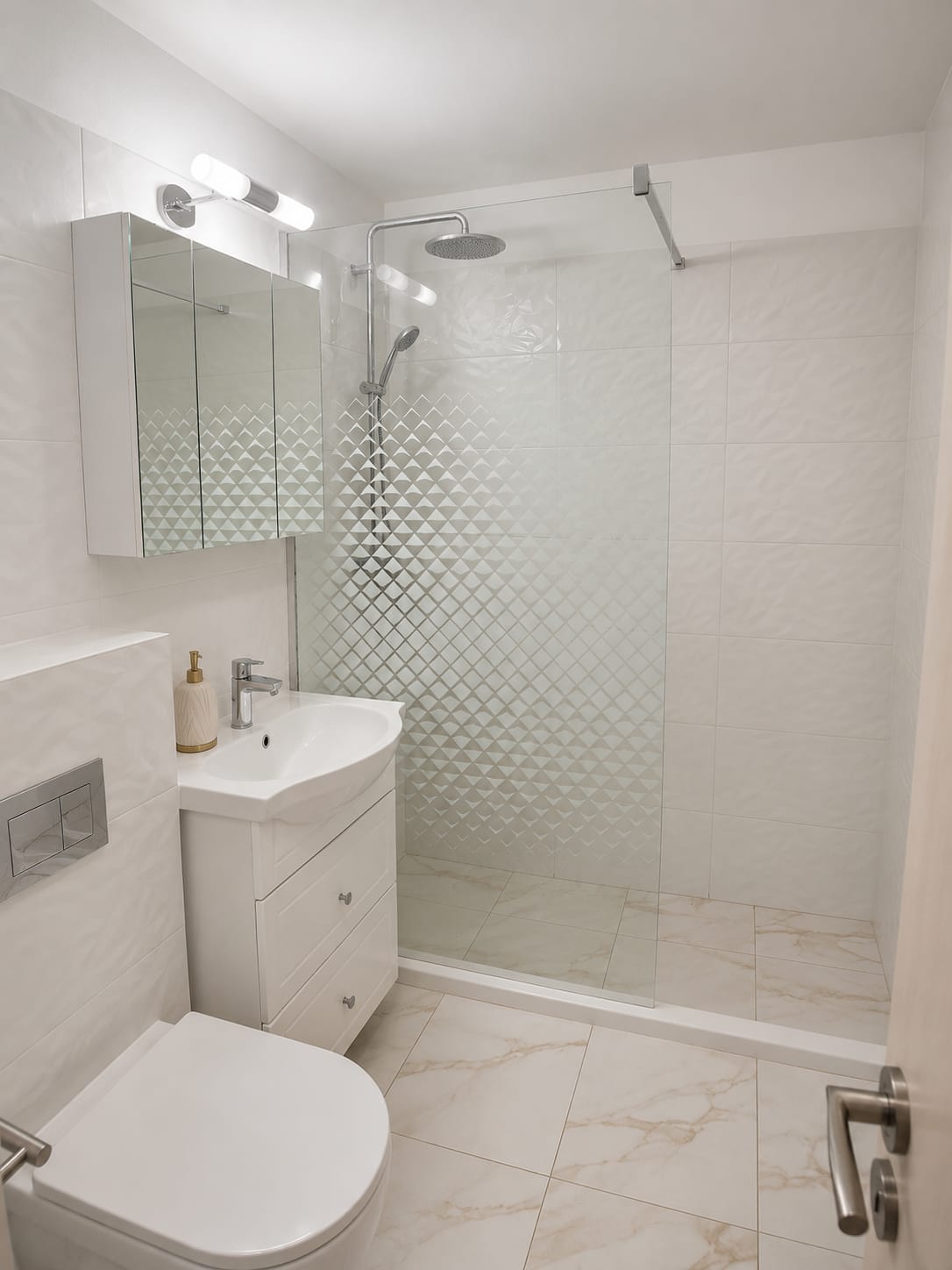 Ap 4 cam 100 mp, renovat, bloc 1989 reabilitat
