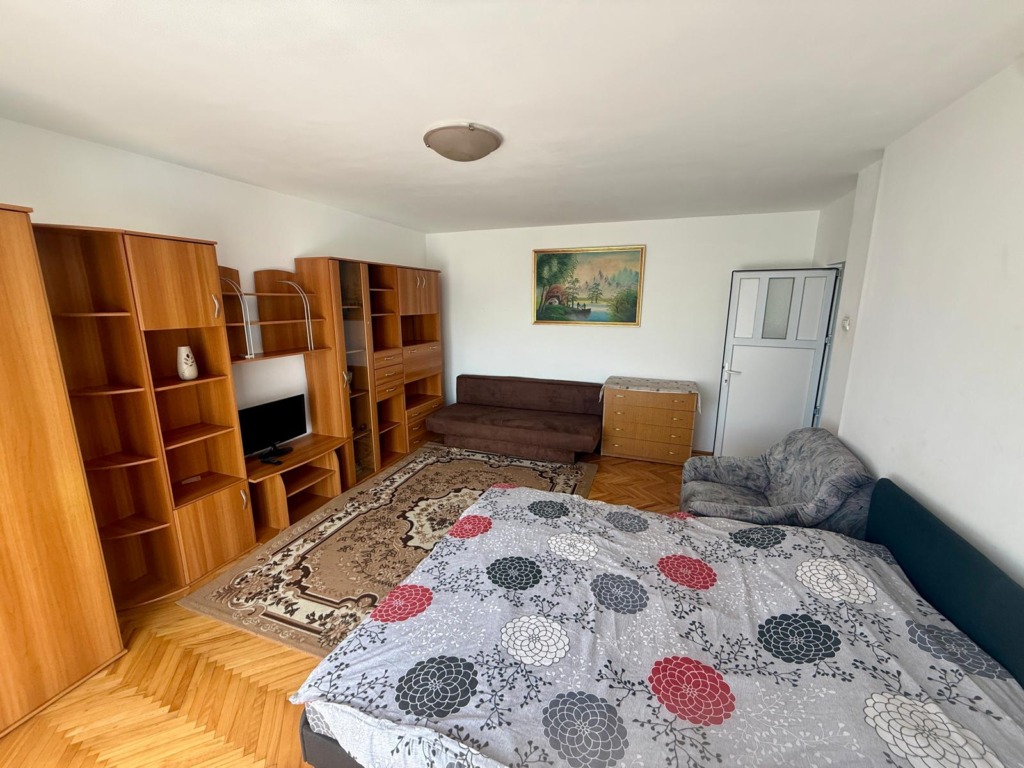 Garsonieră spațioasă, zonă ultracentrală – Bd. Oct