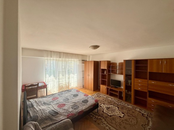 Garsonieră spațioasă, zonă ultracentrală – Bd. Oct