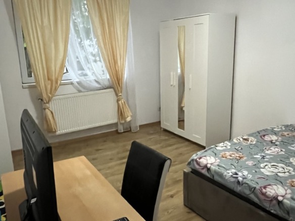 Apartament 3 camere la vilă cu grădină, propietar